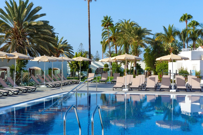 Imagen de la piscina del Apartamentos Sol Barbacan. Foto 19