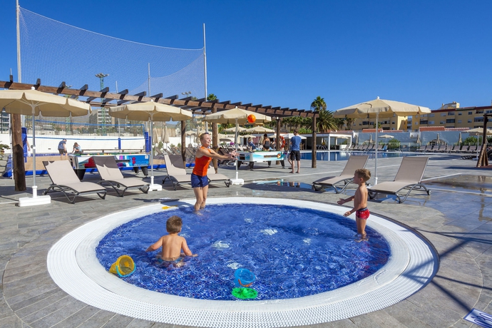 Imagen de la piscina del Apartamentos Sol Barbacan. Foto 21