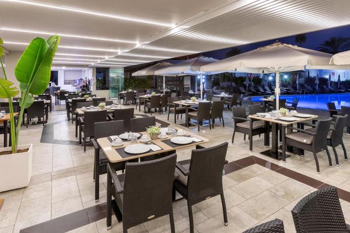 Imagen de los interiores del Apartamentos Sol Barbacan. Foto 17