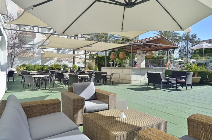 Imagen de la piscina del Apartamentos Sol Lunamar Palmanova – Adults Only. Foto 19