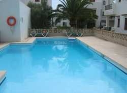 Imagen de la piscina del Apartamentos Sol Naixent. Foto 6