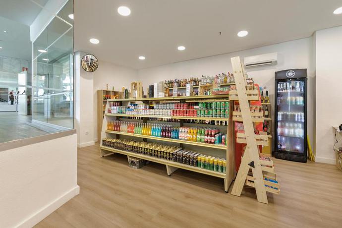 Imagen general del Apartamentos Sol Puerto Marina. Foto 9