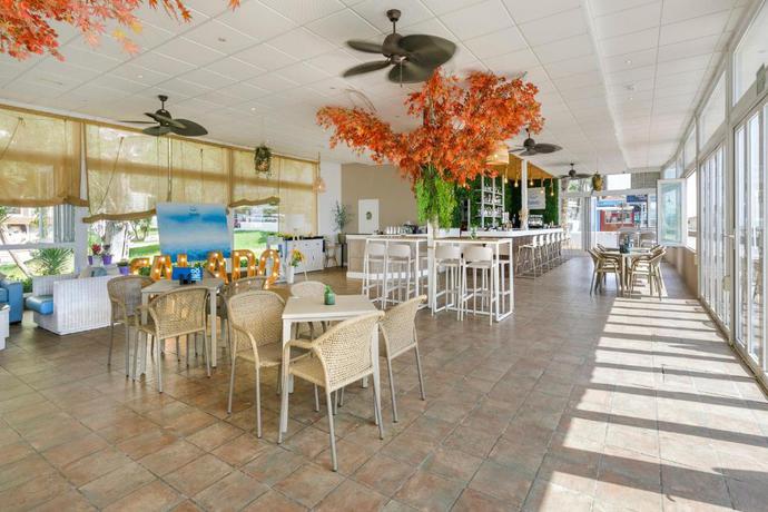 Imagen general del Apartamentos Sol Puerto Marina. Foto 11