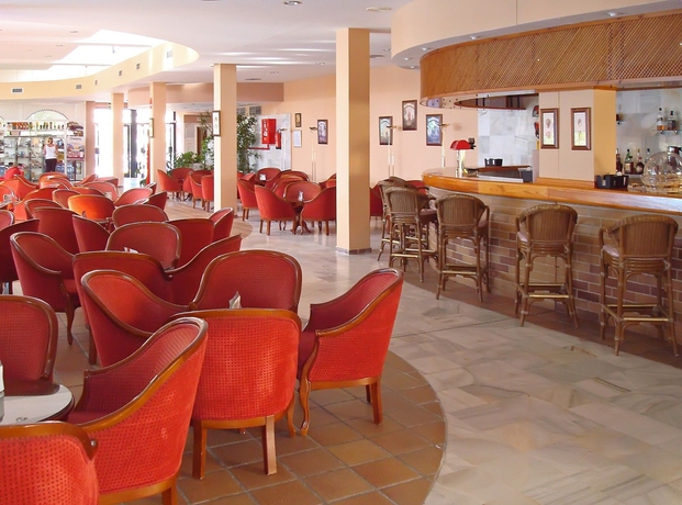 Imagen del bar/restaurante del Apartamentos Sol Sancti Petri Apartamentos. Foto 3