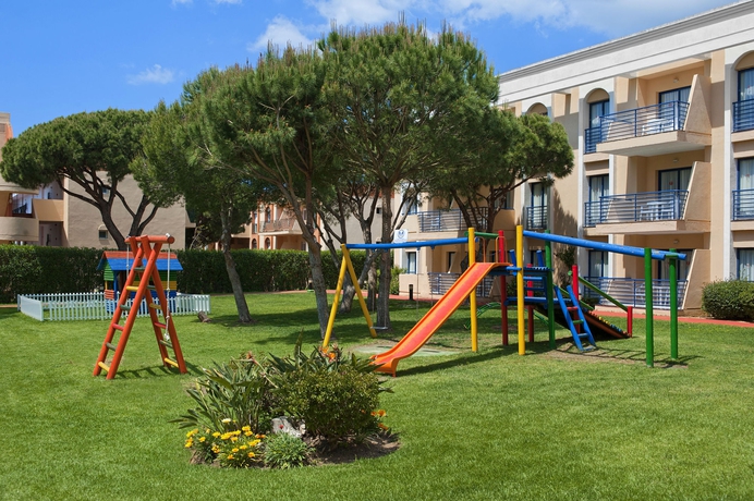 Imagen de los exteriores del Apartamentos Sol Sancti Petri. Foto 11