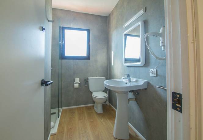 Imagen de la habitación del Apartamentos Sol Y Mar Menorca. Foto 19