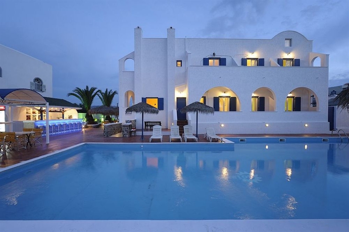 Imagen de la piscina del Apartamentos Solaris Apartments. Foto 16