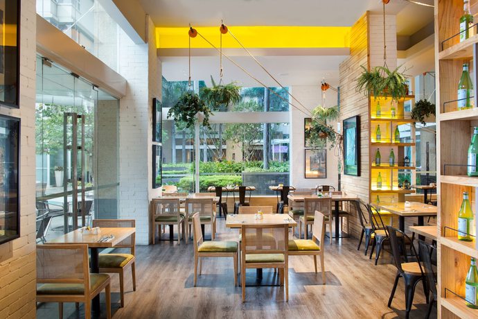 Imagen del bar/restaurante del Apartamentos Somerset Berlian Jakarta. Foto 2