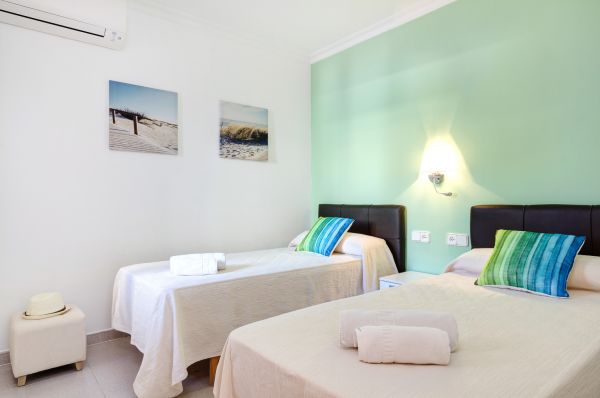 Imagen de la habitación del Apartamentos Son Bou Family Gardens. Foto 3