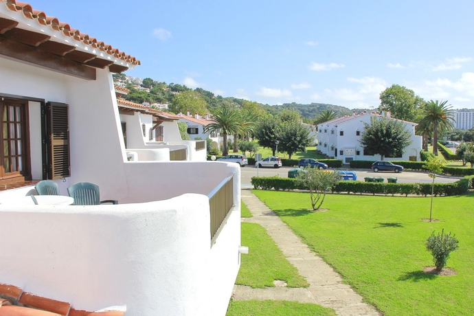 Imagen de los exteriores del Apartamentos Son Bou Gardens By MENORCARENTALS. Foto 7