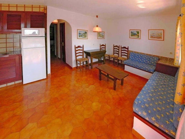 Imagen de los interiores del Apartamentos Son Bou Gardens By MENORCARENTALS. Foto 11
