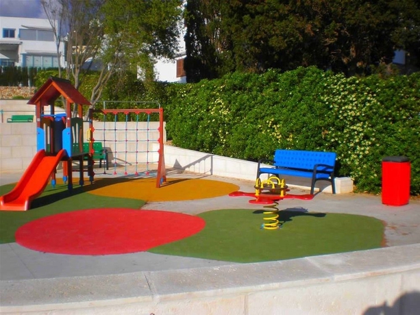 Imagen de los exteriores del Apartamentos Son Bou Gardens By MENORCARENTALS. Foto 9