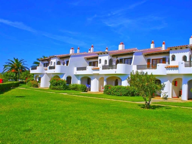 Imagen de los exteriores del Apartamentos Son Bou Gardens By MENORCARENTALS. Foto 10