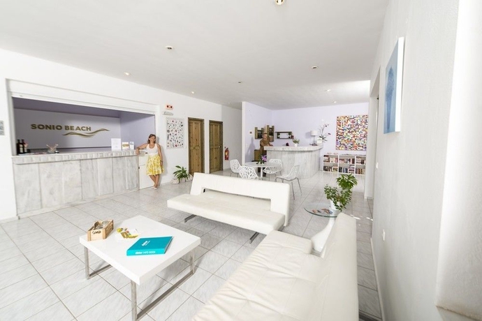 Imagen de los interiores del Apartamentos Sonio Beach Hotel. Foto 11