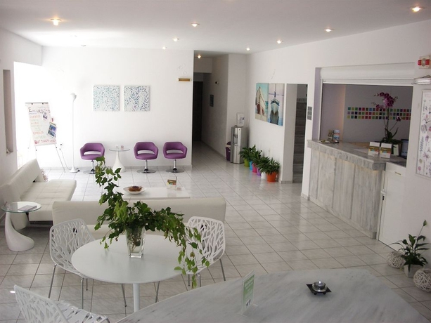 Imagen de los interiores del Apartamentos Sonio Beach Hotel. Foto 13