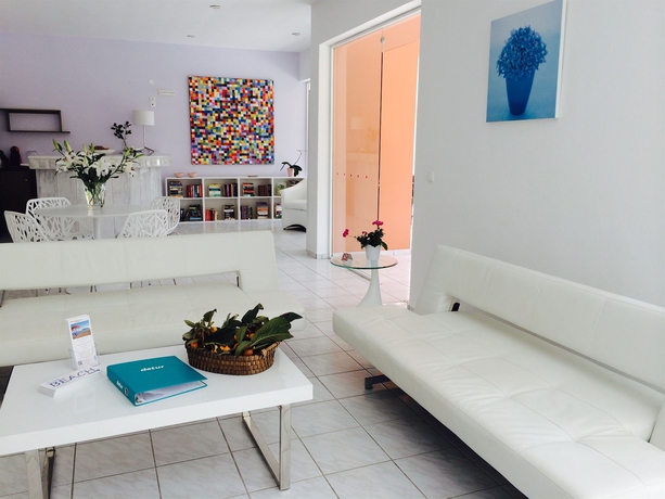 Imagen de los interiores del Apartamentos Sonio Beach Hotel. Foto 14