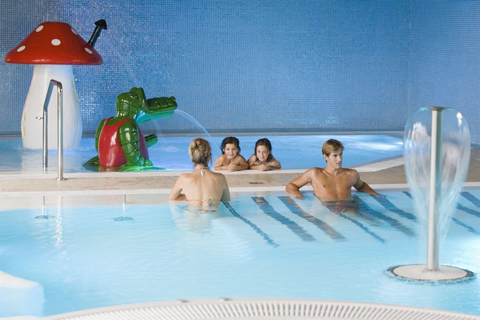 Imagen de la piscina del Apartamentos Spa Villa Pasiega, HOZNAYO. Foto 10