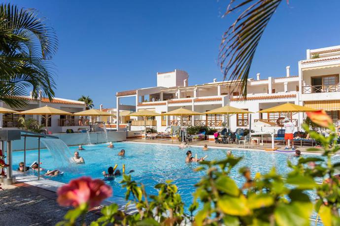 Imagen de la piscina del Apartamentos Spa and Sport Hotel Mar y Sol. Foto 10