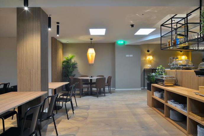 Imagen del bar/restaurante del Apartamentos Spot Apartments Trindade. Foto 3