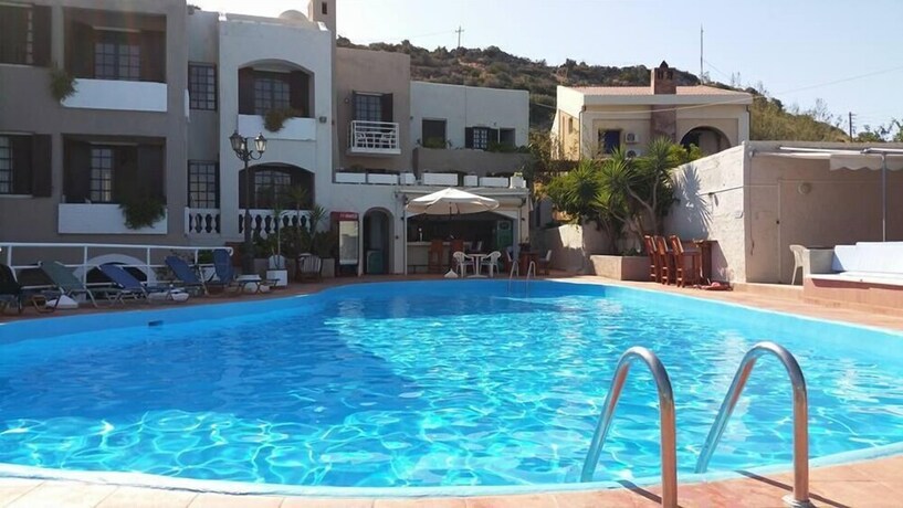 Imagen de la piscina del Apartamentos Stalis Bay. Foto 16