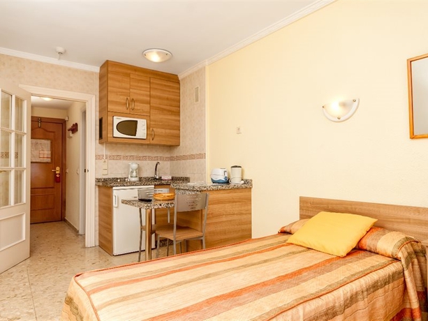 Imagen de la habitación del Apartamentos Stella Maris, Fuengirola. Foto 5
