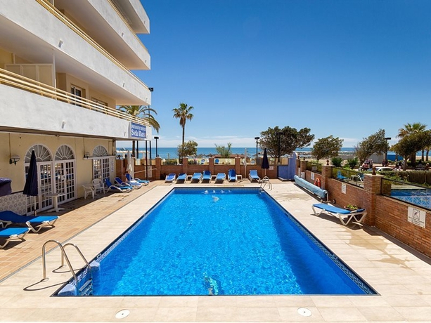 Imagen de la piscina del Apartamentos Stella Maris, Fuengirola. Foto 11