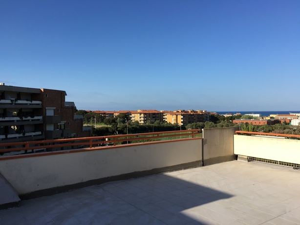 Imagen de los exteriores del Apartamentos Suites Marilia. Foto 11