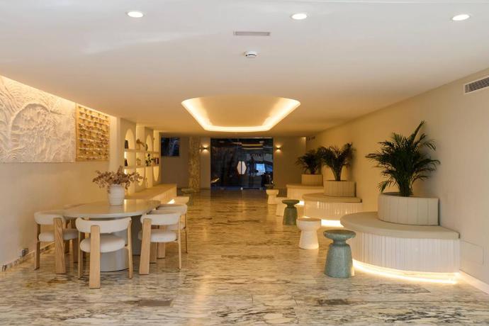 Imagen de los interiores del Apartamentos Suites ROC Portonova. Foto 14