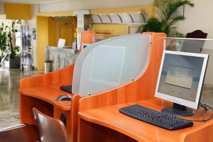 Imagen de los interiores del Apartamentos Suites ROC Portonova. Foto 15