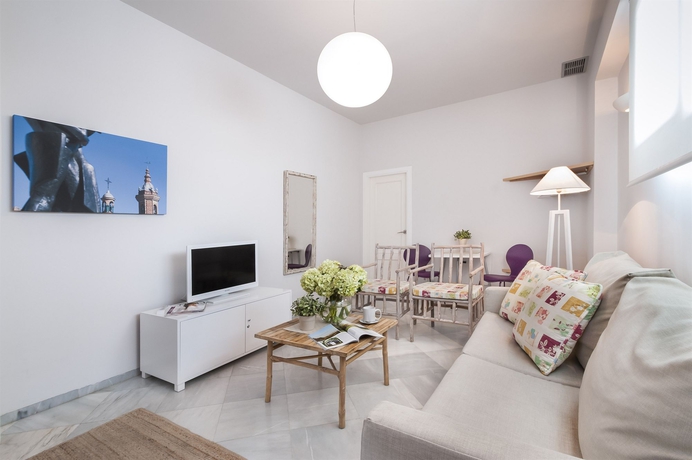 Imagen de los interiores del Apartamentos Suites Sevilla Plaza. Foto 12