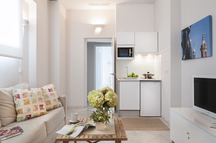 Imagen de los interiores del Apartamentos Suites Sevilla Plaza. Foto 15