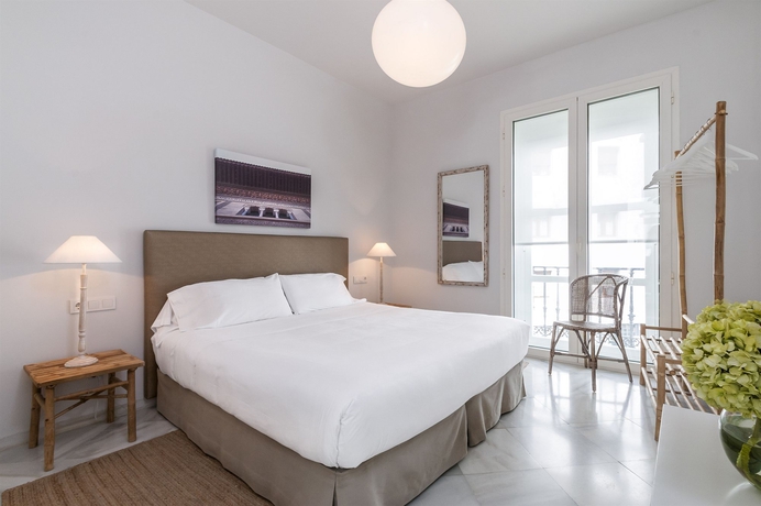 Imagen de la habitación del Apartamentos Suites Sevilla Plaza. Foto 6