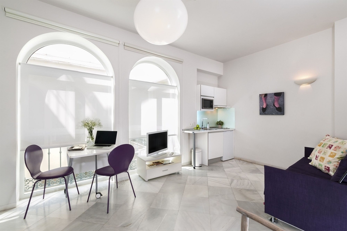 Imagen de la habitación del Apartamentos Suites Sevilla Plaza. Foto 9
