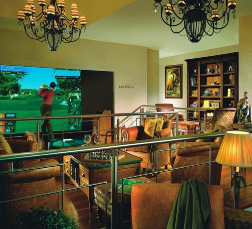 Imagen del bar/restaurante del Apartamentos Suites del Mar Fenals. Foto 2