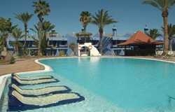 Imagen de la piscina del Apartamentos Sun Club Aguila Playa. Foto 5