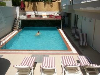 Imagen de la piscina del Apartamentos Sunrise Apart. Foto 8