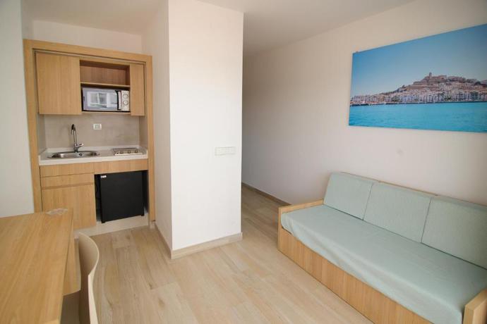 Imagen general del Apartamentos Sunside Ibiza Studios - Adults Only. Foto 1
