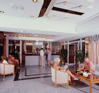 Imagen de los interiores del Apartamentos Sunsmile. Foto 3