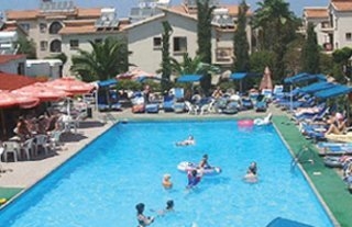Imagen de la piscina del Apartamentos Sunsmile. Foto 4