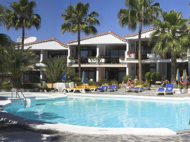 Imagen de la piscina del Apartamentos Sunsuites Carolina and Collection. Foto 7