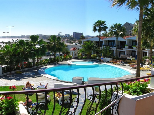 Imagen de la piscina del Apartamentos Sunsuites Carolina and Collection. Foto 9