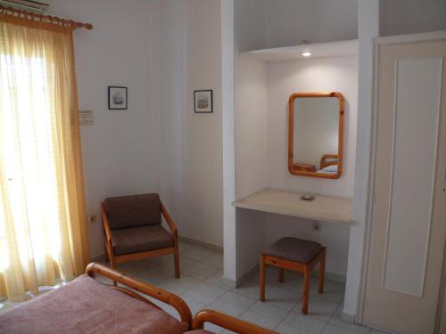 Imagen de la habitación del Apartamentos Sylvia, Aegina. Foto 10