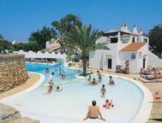 Imagen de la piscina del Apartamentos Talayot. Foto 9