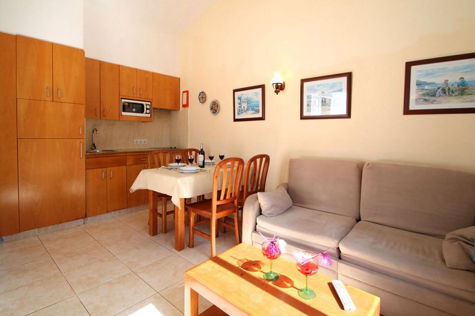 Imagen de la habitación del Apartamentos Talayot. Foto 4
