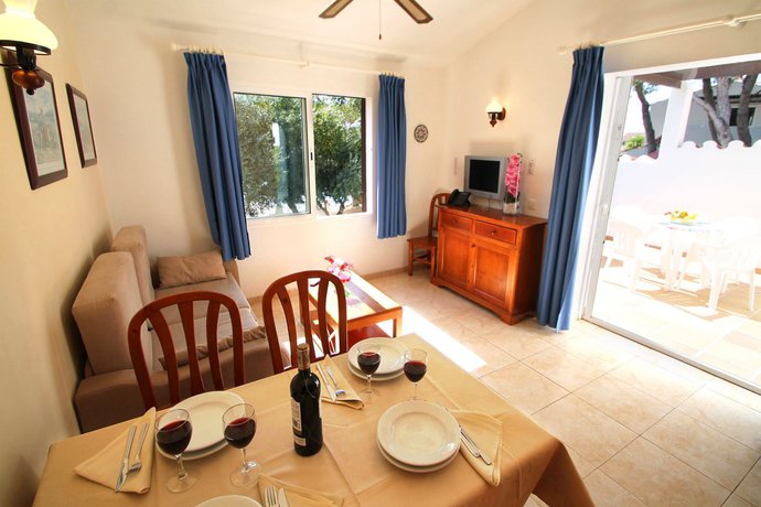 Imagen de la habitación del Apartamentos Talayot. Foto 5