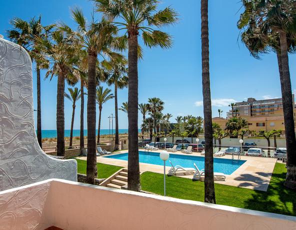 Imagen de la piscina del Apartamentos Tamarindos Peñiscola. Foto 17