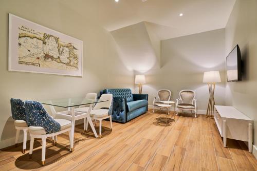 Imagen de la habitación del Apartamentos Tandem Palacio Veedor de Galeras Suites. Foto 7