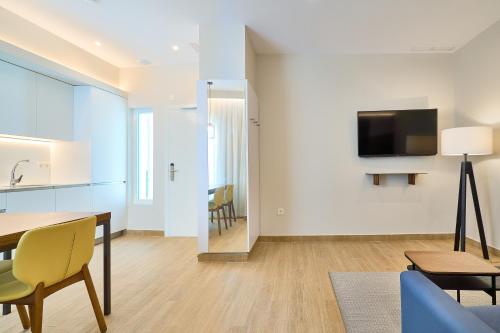 Imagen de la habitación del Apartamentos Tandem Pópulo. Foto 14