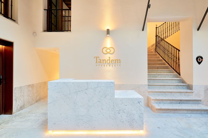 Imagen de los interiores del Apartamentos Tandem Torres De Cádiz Suites. Foto 17