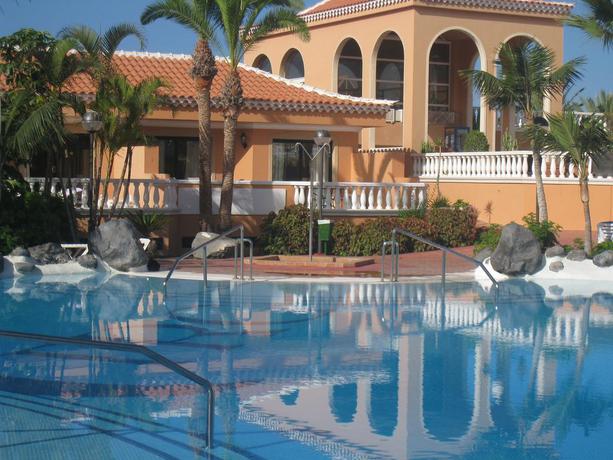 Imagen de la piscina del Apartamentos Tenerife Royal Gardens. Foto 17